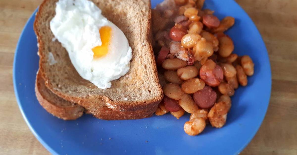 Poached Egg served with baked beans Recipe by Coretta Kai Cookpad