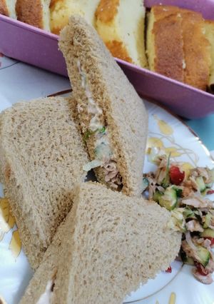 A picture of Tuna sandwich in brown bread 🍞.