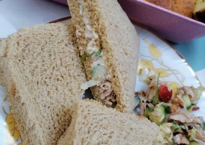 Tuna sandwich in brown bread 🍞
