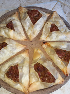 Una foto de Empanadas árabes ricas y muy económicas!😊