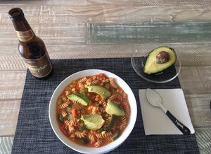 Una foto de Sopa de fusilli con verduras a la mexicana