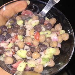 A picture of Chickpeas salad.