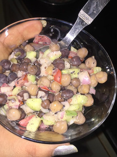 A picture of Chickpeas salad.
