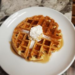 A picture of Vavo's Crispy Meringue Waffles.