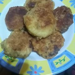 A picture of Loaded mash potato patties.