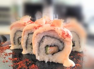 Una foto de Makis de Langostinos con Salsa Marinada Catalina 🍤 👍🇵🇪