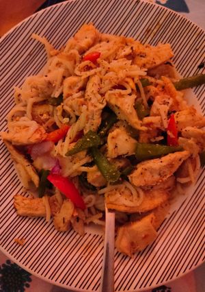 প্যান ফ্রাইড নুডুলস (Pan fried noodles recipe in bengali) রেসিপির প্রধান ছবি
