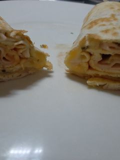 Una foto de Rollito de jamón y queso