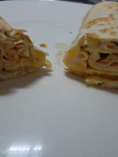 Una foto de Rollito de jamón y queso