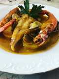 Rape al horno con chirlas y gambones