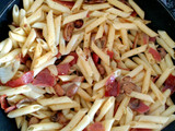 Macarrones con jamón y champiñones