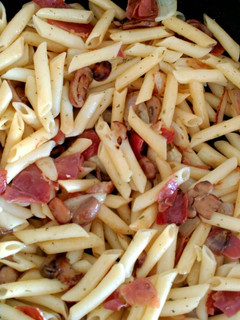 Una foto de Macarrones con jamón y champiñones