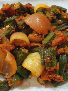 भिंडी दो प्याजा(bhindi do pyaza recipe in hindi) रेसिपी मुख्य फोटो