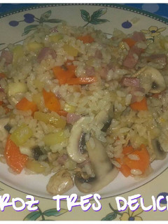 Una foto de Arroz tres delicias