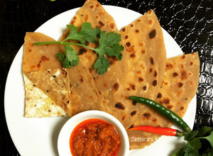 A picture of Stuffed Egg Paratha.