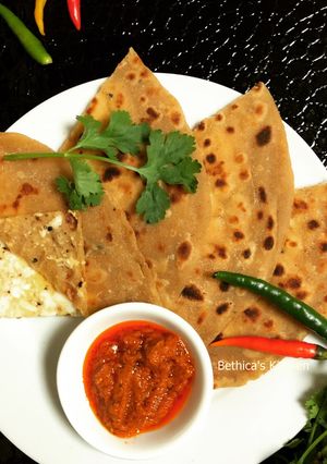 A picture of Stuffed Egg Paratha.