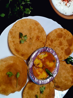 आलू की खस्ता कचौड़ी (aloo ki khasta kachori recipe in Hindi) रेसिपी मुख्य फोटो