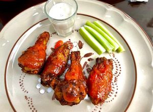 Una foto de Alitas en salsa de mango habanero y paprika