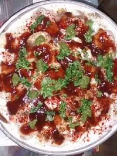 A picture of Bread dahi vade or vade.