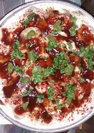 A picture of Bread dahi vade or vade.