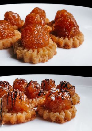 A picture of Pineapple Tarts.