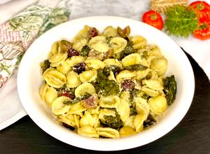 Una foto de 🇮🇹 ORECCHIETTE con CIME di RAPA (Italia)