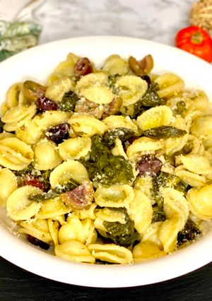 Una foto de 🇮🇹 ORECCHIETTE con CIME di RAPA (Italia)