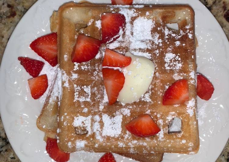 Simple Way to Prepare Perfect Waffles with Strawberries