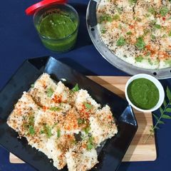 A picture of Suji dhokla.