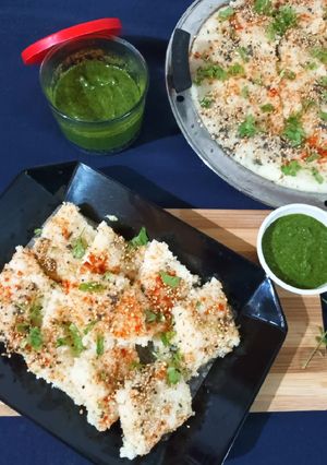 A picture of Suji dhokla.