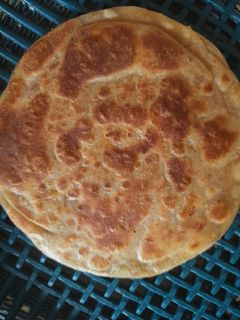 કેરેટ વિથ કેબેજ સ્ટફ્ડ પરાઠા (Carrot Cabbage Stuffed Paratha Recipe In Gujarati) રેસીપી મુખ્ય ફોટો