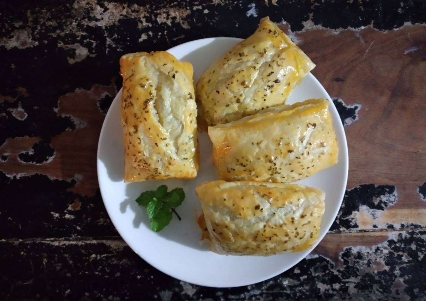 Tuna Pedas Puff Pastry