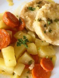 Una foto de Medallones de merluza guisados con patatas