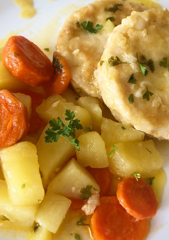Una foto de Medallones de merluza guisados con patatas