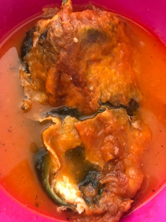 Una foto de Chile relleno en caldo