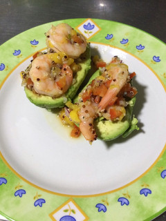 Una foto de Aguacates rellenos de camarón