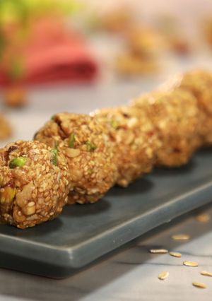 A picture of Dry Fruit Oats Laddu.