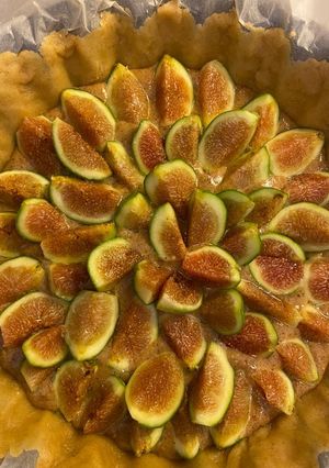 Une photo de Tarte figues amandes 🥧