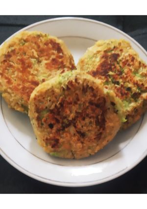 Una foto de Tortitas de brócoli y garbanzo. 🥦