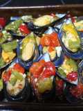 Mejillones con ensalada de pimientos asados