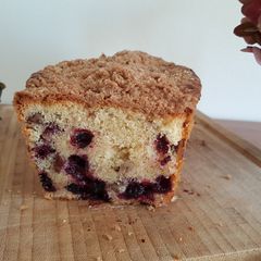 A picture of Pecan-Black Currant Pound Cake.