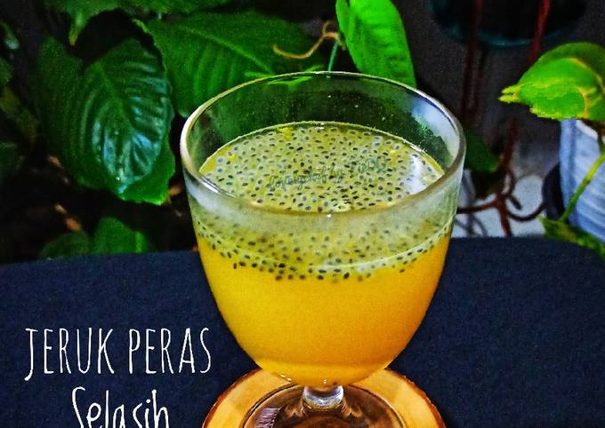 Cara termudah membuat Jeruk Peras Selasih  lezat