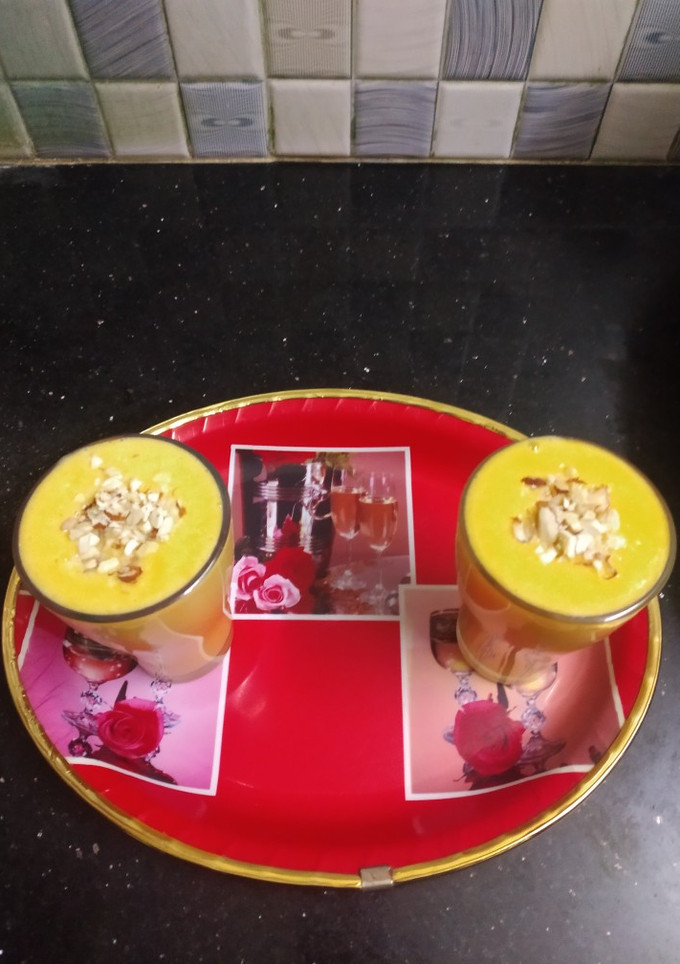 *மேங்கோ மில்க் ஷேக்*(கடை ஸ்டைல்)(mango milkshake recipe in tamil) செய்முறை முக்கிய புகைப்படம்