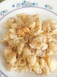 Una foto de Ensalada de pasta con manzana y atún