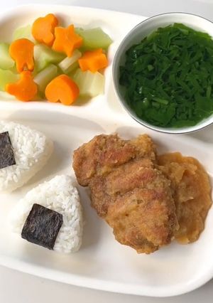 Hình của món Gà sốt táo cho bé.