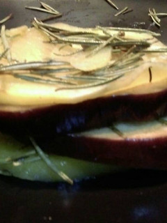 Una foto de Milhoja de berenjena con patata
