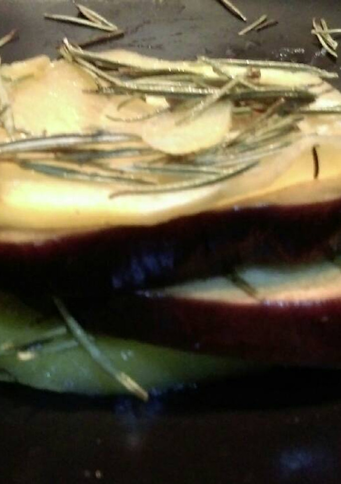 Una foto de Milhoja de berenjena con patata
