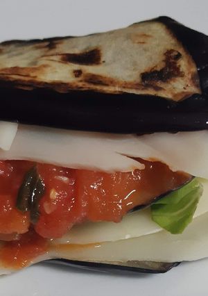 Una foto de Sándwich de berenjenas asadas🍅🍆🥬