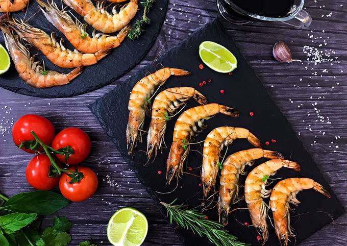 Тигровые креветки на сковороде-гриль