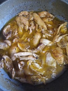 Una foto de Muslitos pollo al ajillo con especias